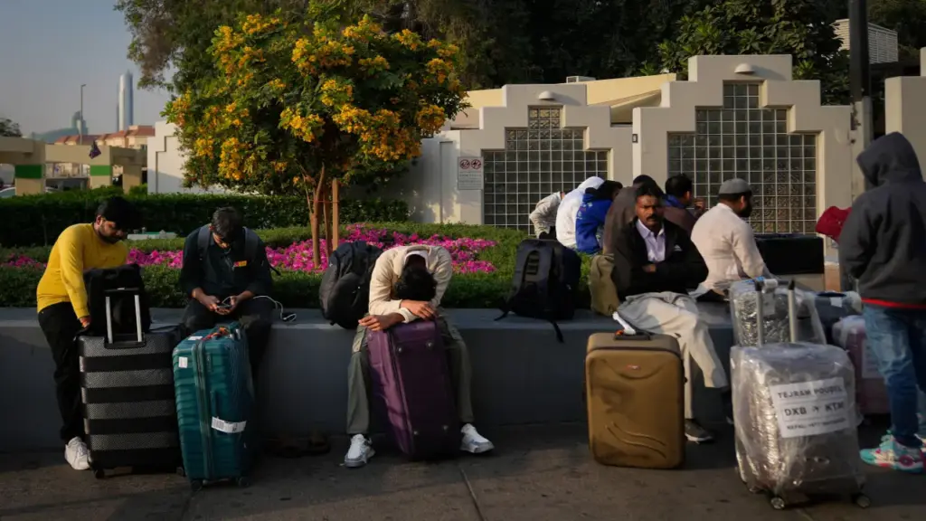 Cuộc tháo chạy khỏi Vùng Vịnh giữa xung đột